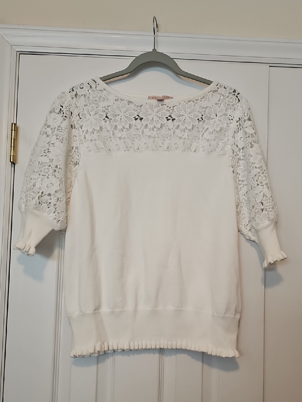 Philosophy White Lace Yoke Short Sleeve Sweater